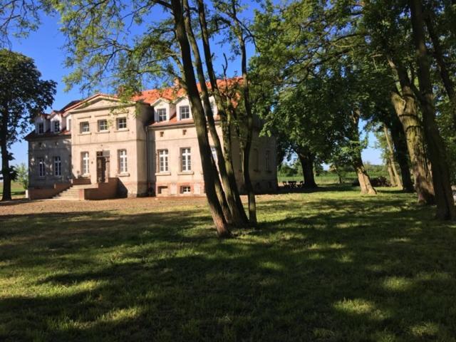 Palac Osowo Gostynskie Exterior photo